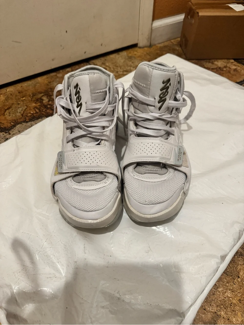 Jordan Zoom Air White High-Top Basketball Shoes. Size 10. Used.